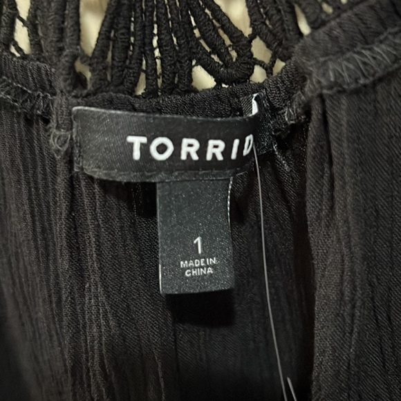 Black kimono with crochet back super cute 🥰 by Torrid - Picture 3 of 4